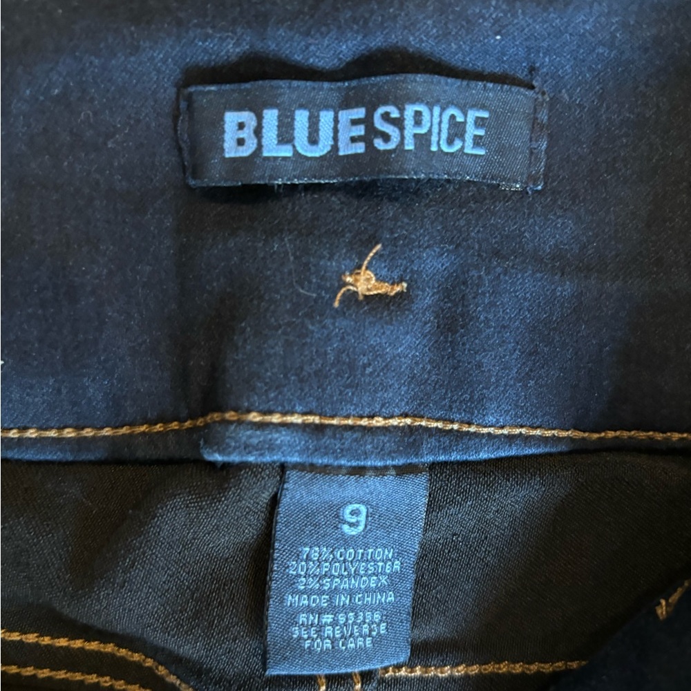 size 8 - Picture 2 of 2